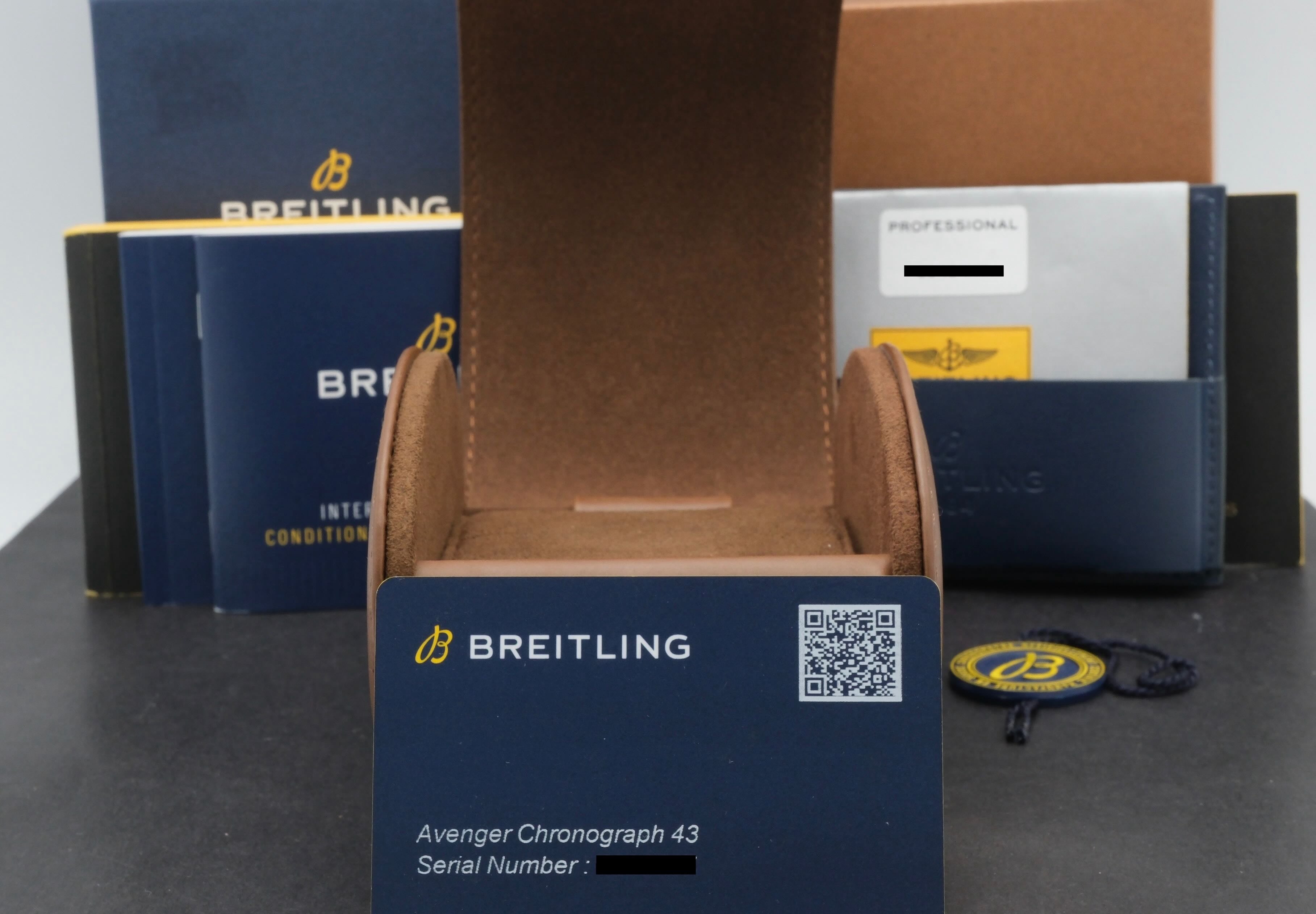 Breitling Super Avenger II A13385 - 2023 - Breitling horloge - Breitling kopen - Breitling heren horloge - Trophies Watches