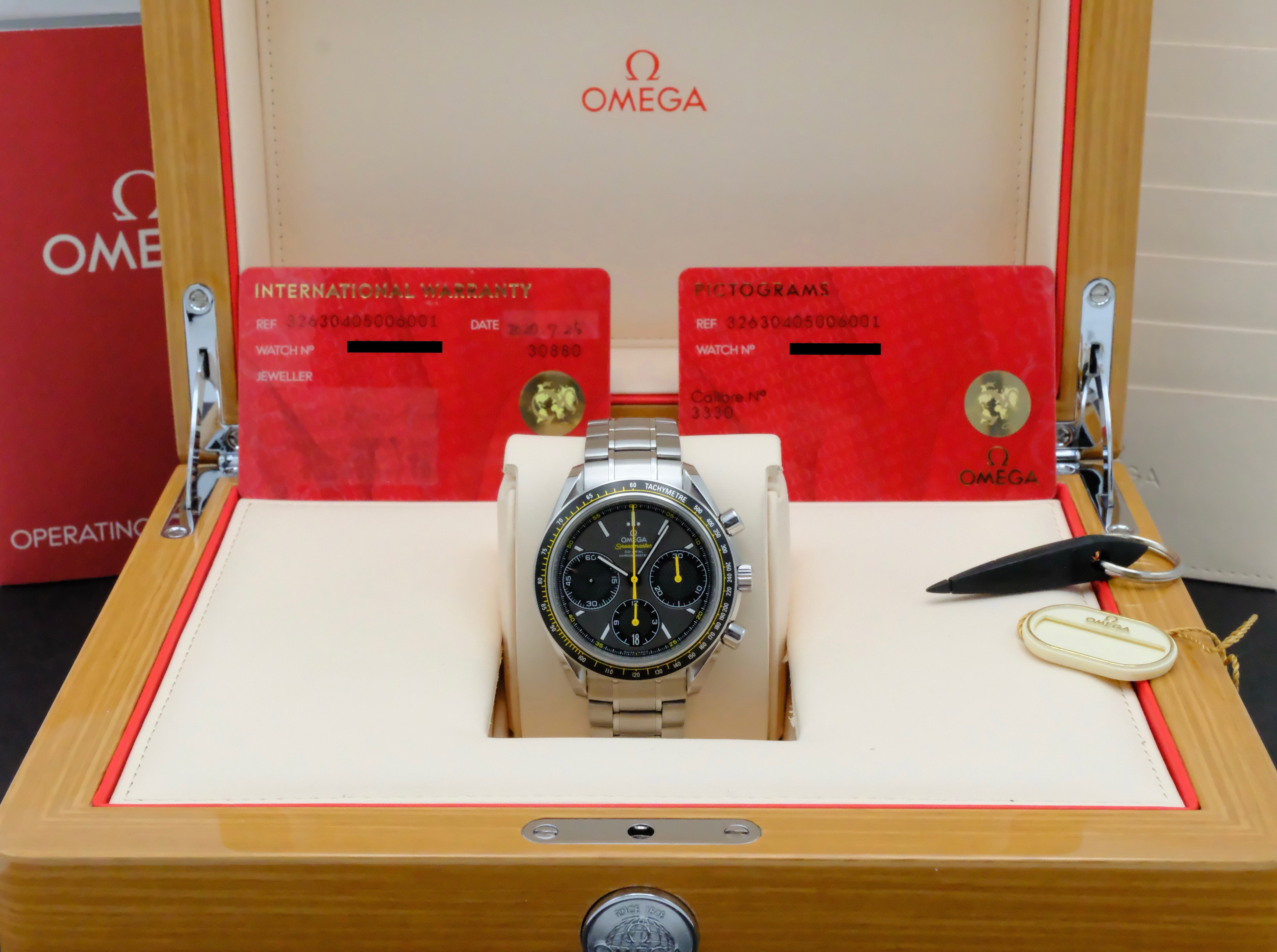 Omega Speedmaster 326.30.40.50.06.001 - 2020 - Omega horloge - Omega kopen - Omega heren horloges - Trophies Watches