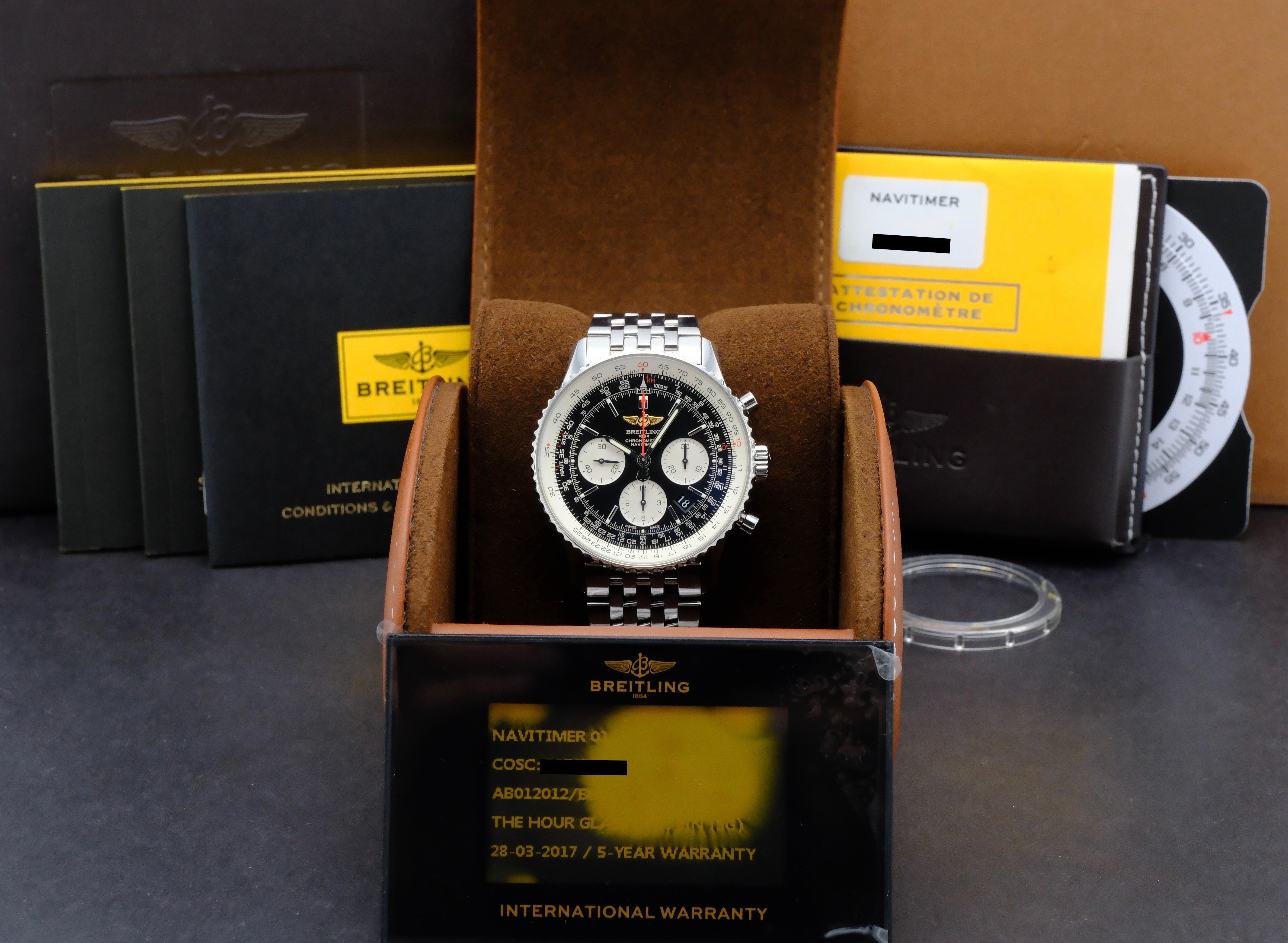 Breitling Navitimer 01 AB0120 - 2017 - Breitling horloge - Breitling kopen - Breitling heren horloge - Trophies Watches