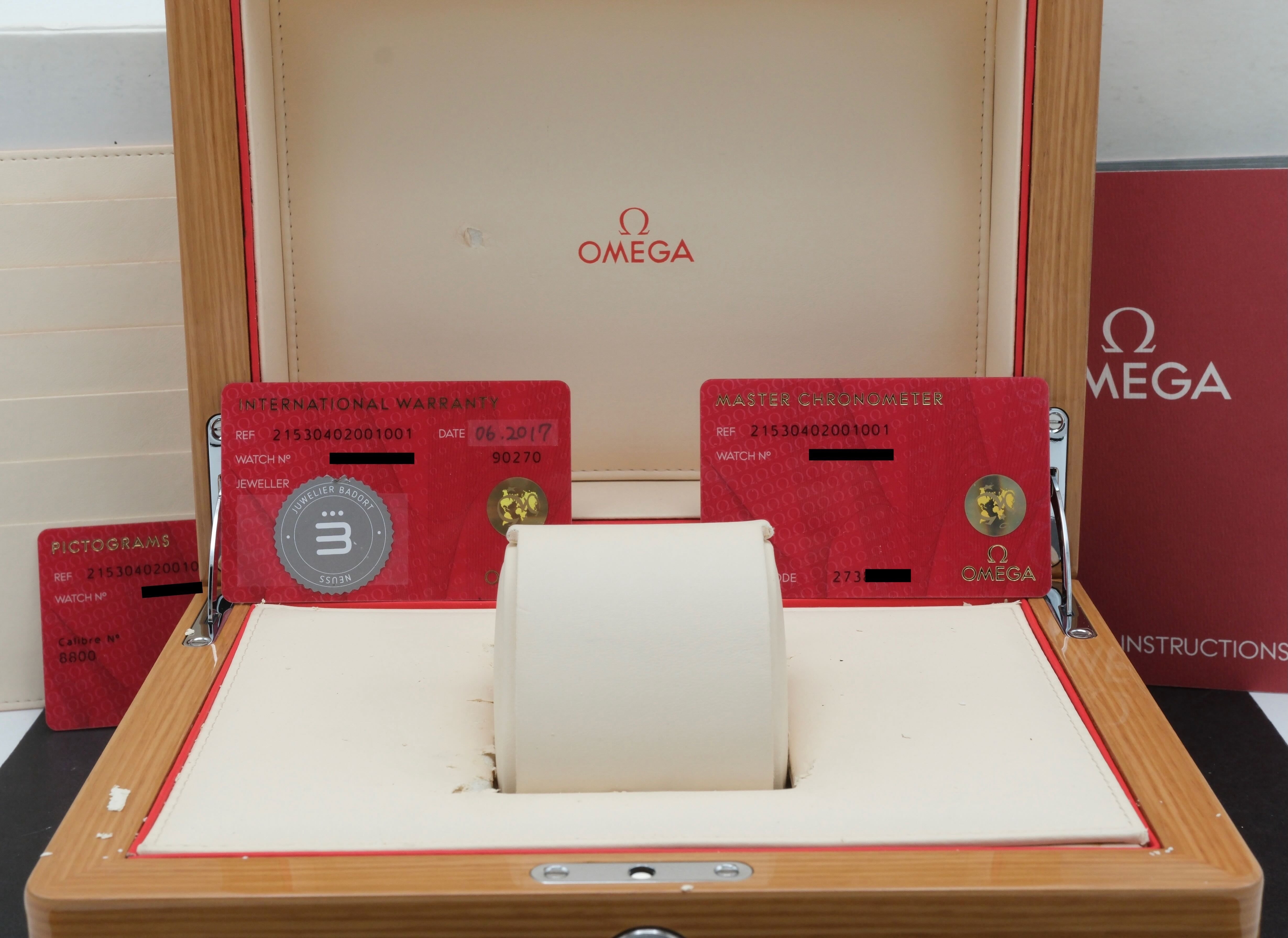 Omega Seamaster Planet Ocean 215.30.40.20.01.001 - 2018 - Omega horloge - Omega kopen - Omega heren horloge - Trophies Watches