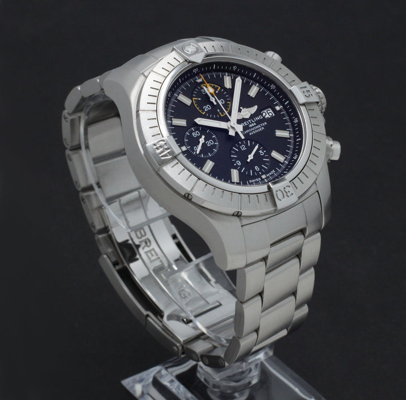 Breitling Avenger A13317 - 2022 - Breitling horloge - Breitling kopen - Breitling heren horloge - Trophies Watches